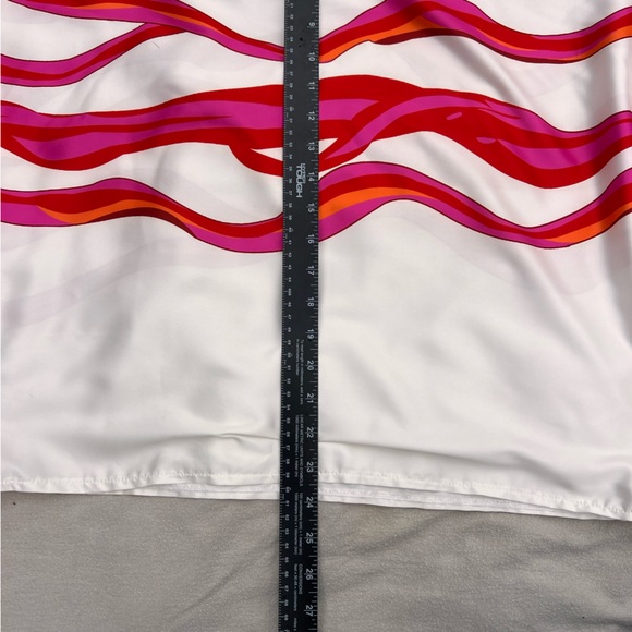 Colorful Wavy Patterned Top - Picture 6 of 6